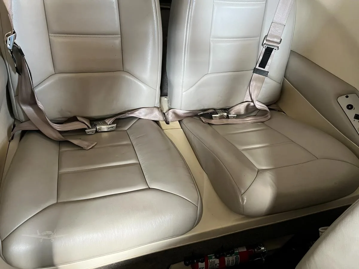 Cabin interior of a 2008 MOONEY M20R OVATION 3 GX.