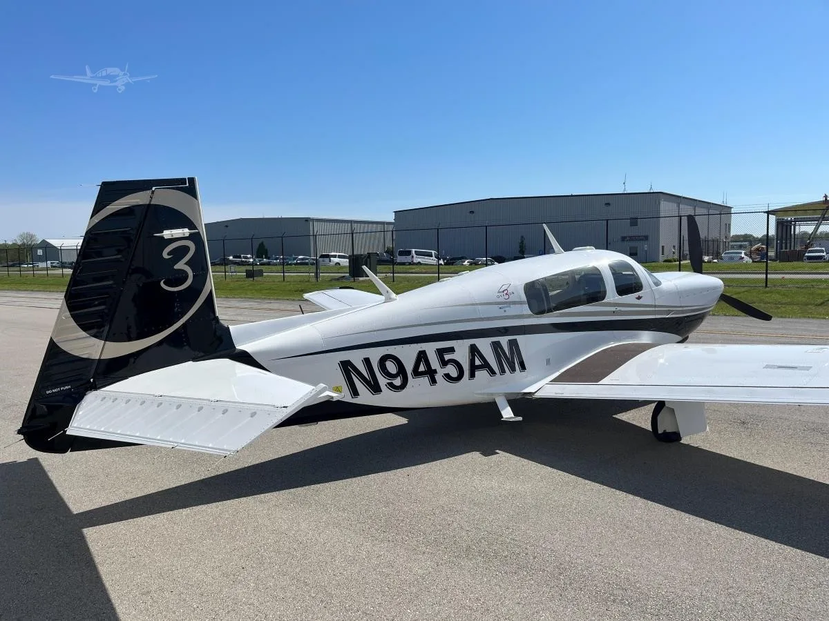 Exterior view of a 2008 MOONEY M20R OVATION 3 GX, N945AM.