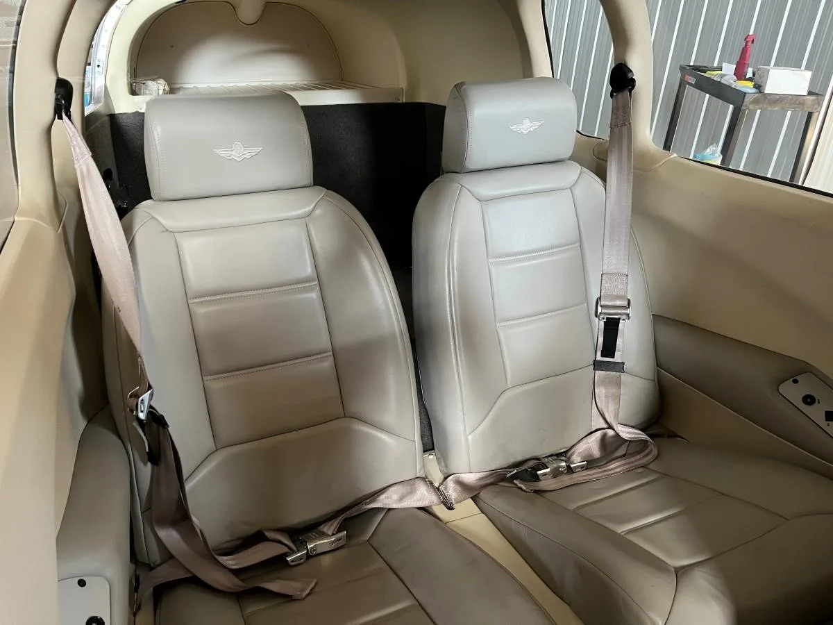 Cabin interior of a 2008 MOONEY M20R OVATION 3 GX.