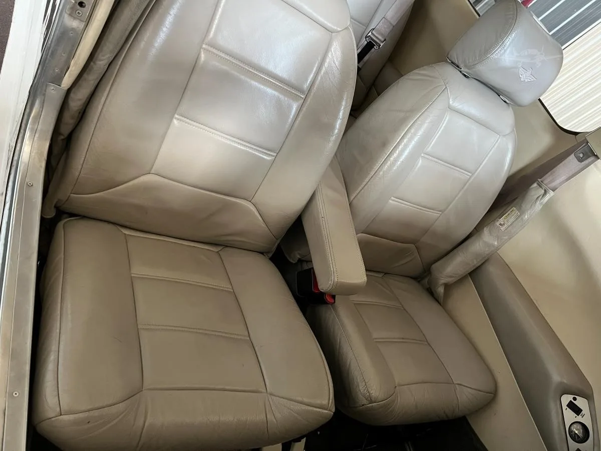Cabin interior of a 2008 MOONEY M20R OVATION 3 GX.
