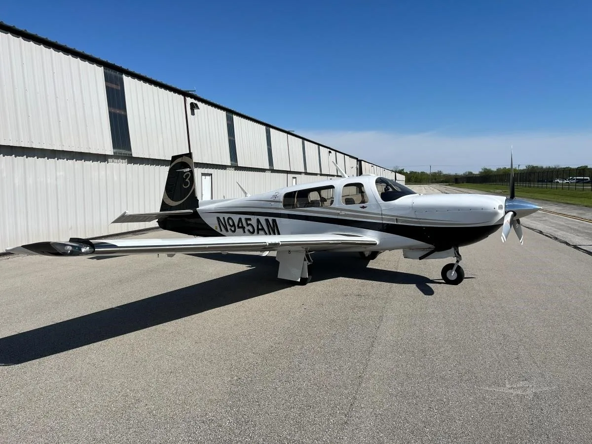 Exterior view of a 2008 MOONEY M20R OVATION 3 GX, N945AM.