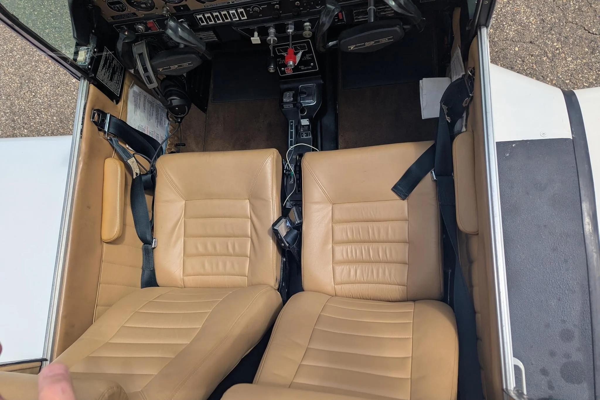 Cabin interior of a 1979 GRUMMAN/AMERICAN GENERAL AA5B TIGER.