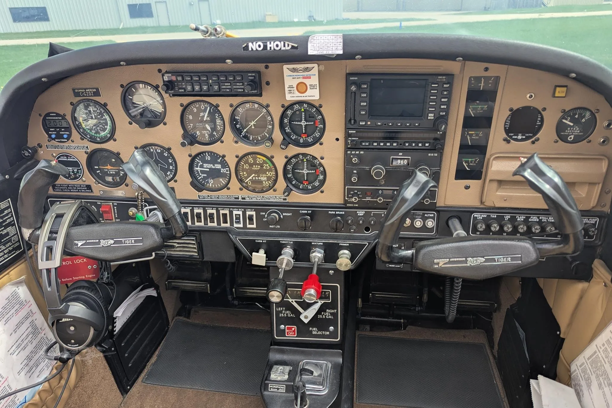 Cockpit and instrument panel of a 1979 GRUMMAN/AMERICAN GENERAL AA5B TIGER.