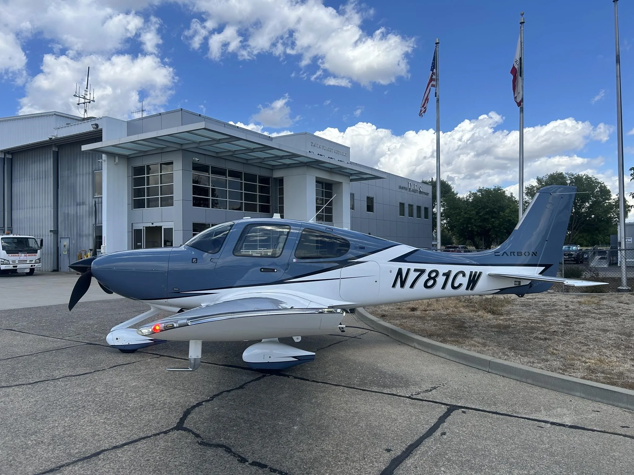 Exterior view of a 2020 CIRRUS SR22-G6 TURBO, N781CW.