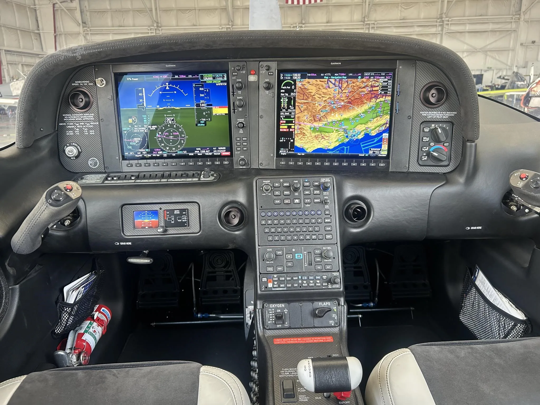Cockpit and instrument panel of a 2020 CIRRUS SR22-G6 TURBO.