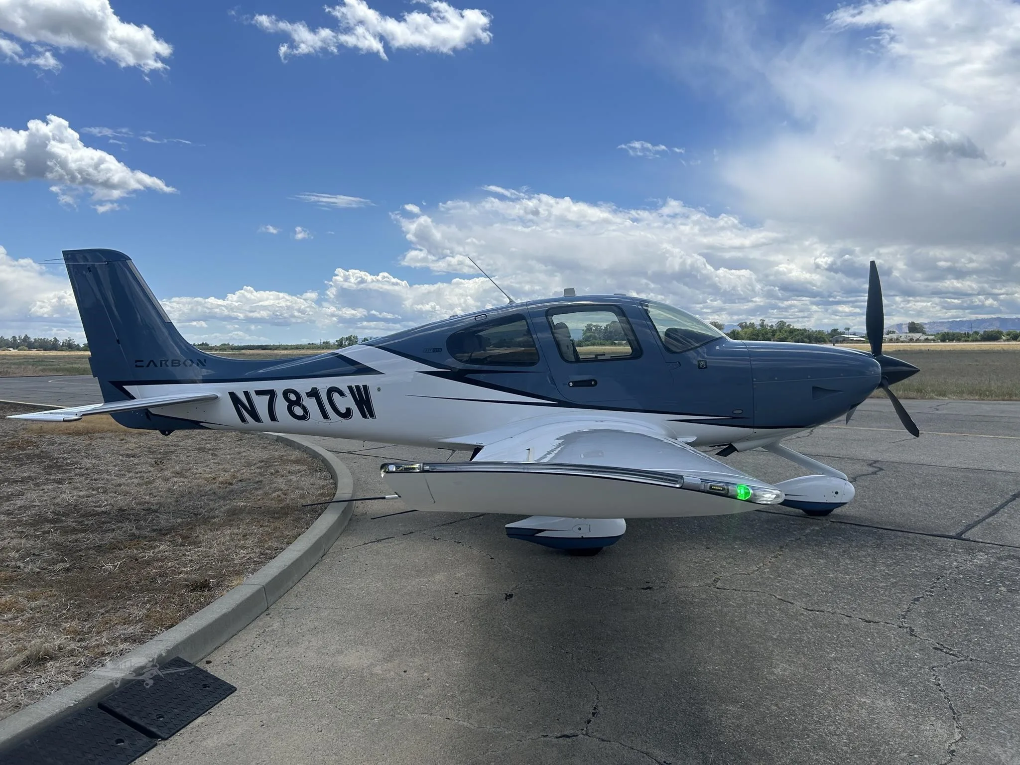 Exterior view of a 2020 CIRRUS SR22-G6 TURBO, N781CW.