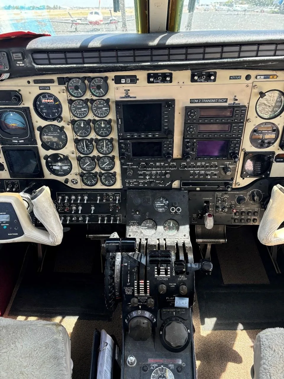 Cockpit and instrument panel of a 1975 BEECHCRAFT KING AIR C90.