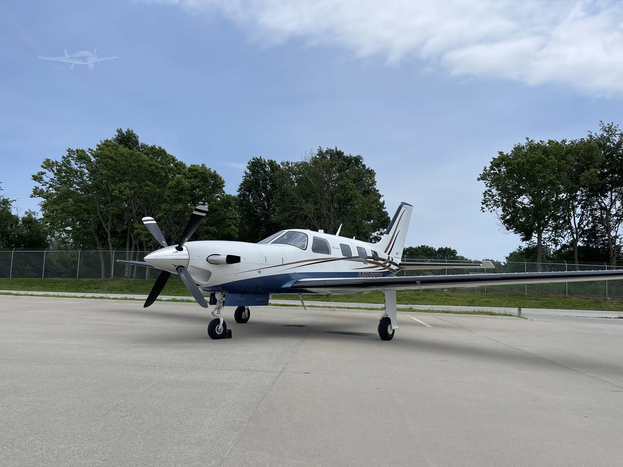 Exterior view of a 2006 PIPER MERIDIAN, N3117V.
