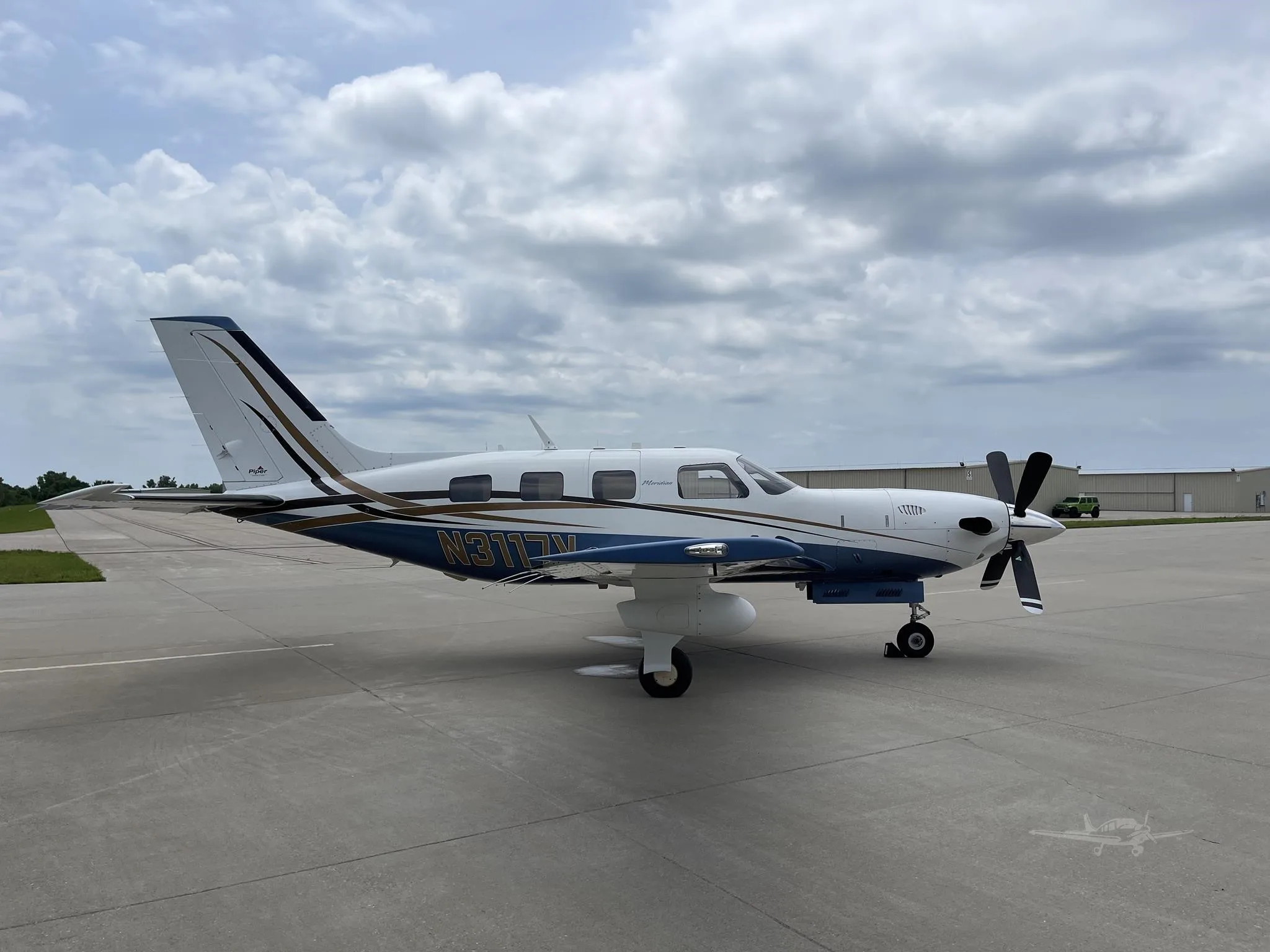Exterior view of a 2006 PIPER MERIDIAN, N3117V.