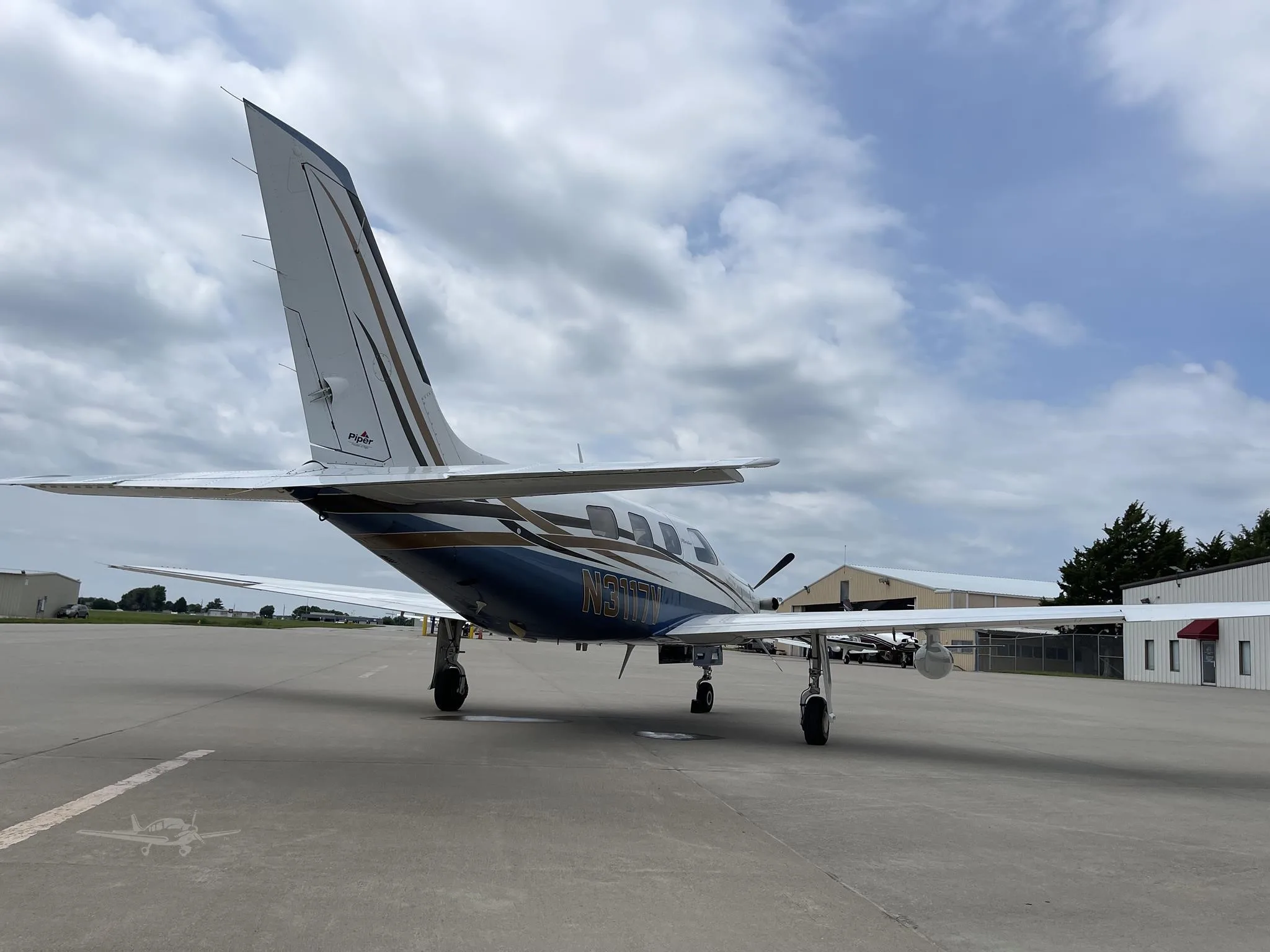 Exterior view of a 2006 PIPER MERIDIAN, N3117V.