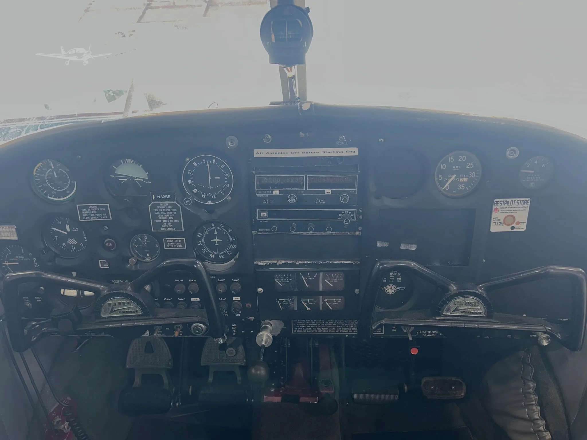 Cockpit and instrument panel of a 1967 PIPER CHEROKEE 140.