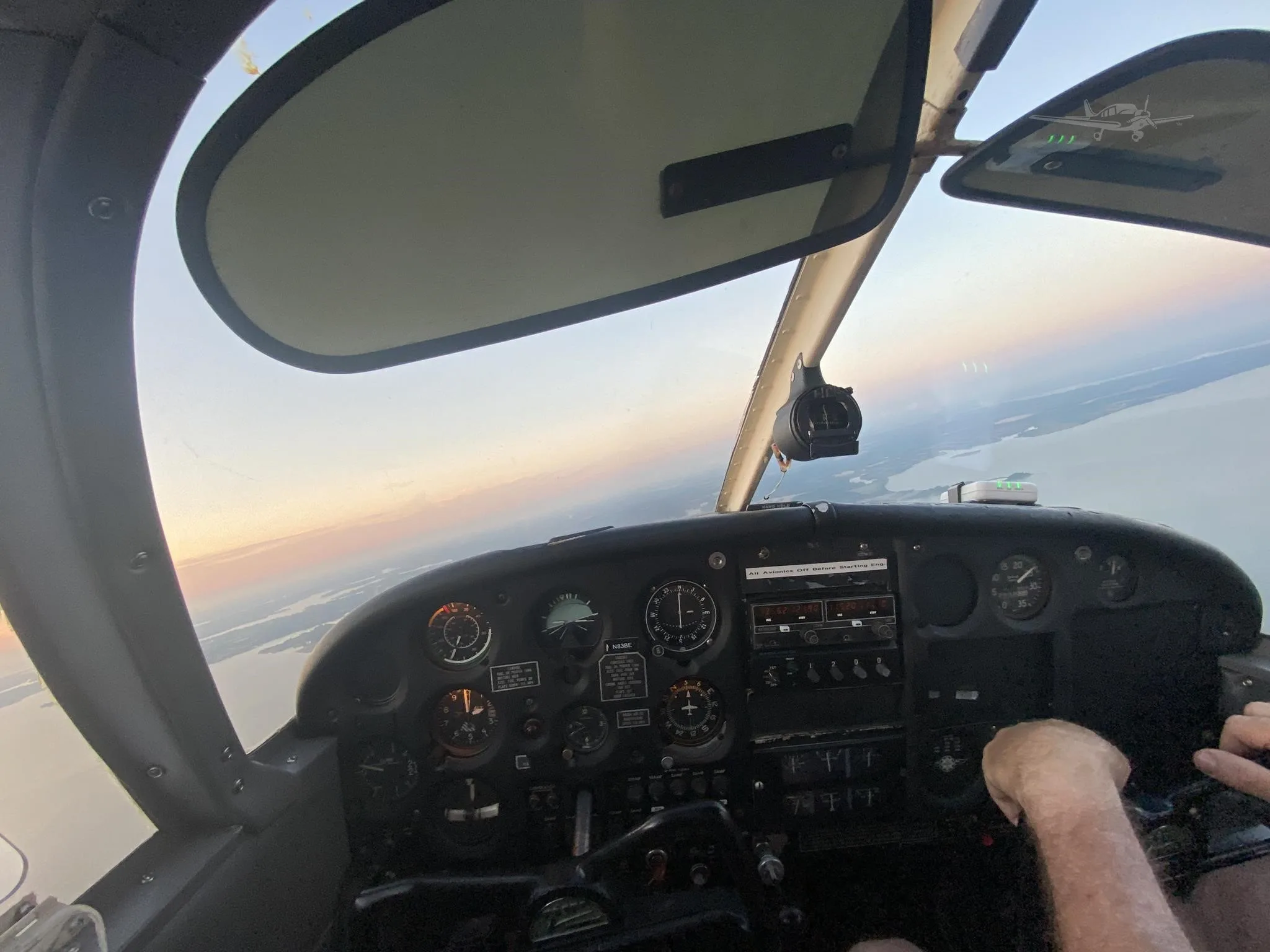 Cockpit and instrument panel of a 1967 PIPER CHEROKEE 140.