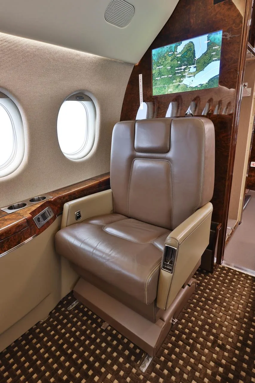 Cabin interior of a 1999 DASSAULT FALCON 2000.