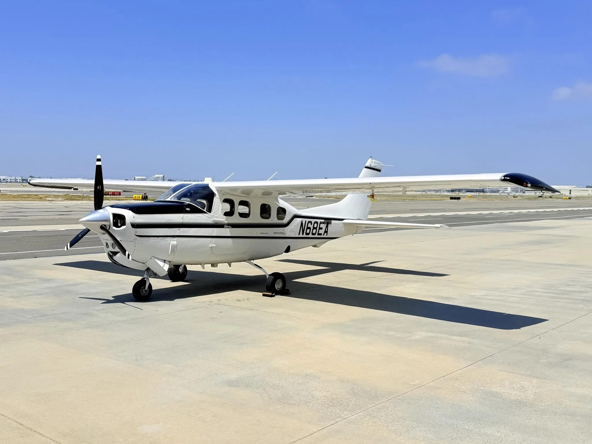 Exterior view of a 1985 CESSNA P210R, N68EA.