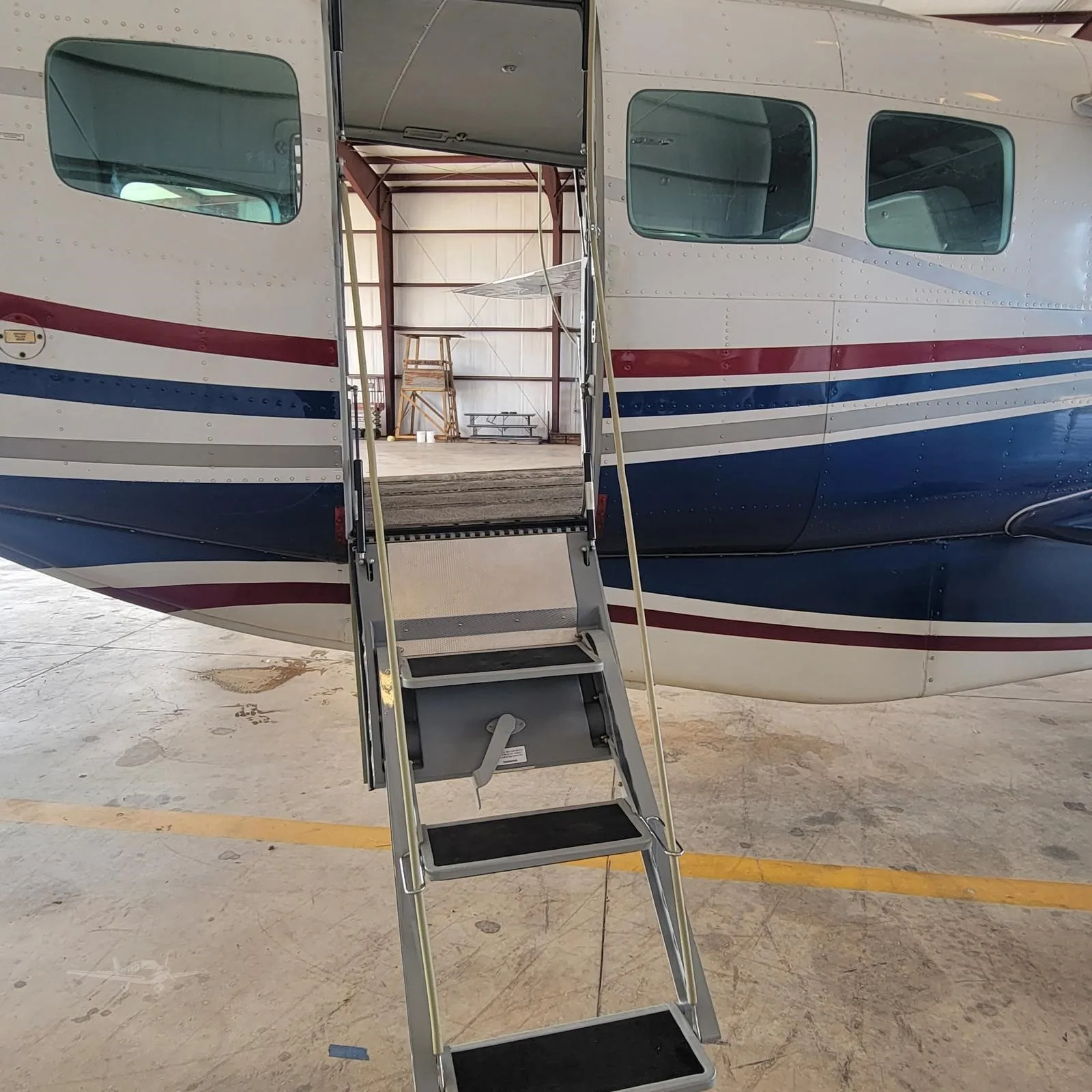 Exterior view of a 2002 CESSNA CARAVAN 208B GRAND, N222XW.