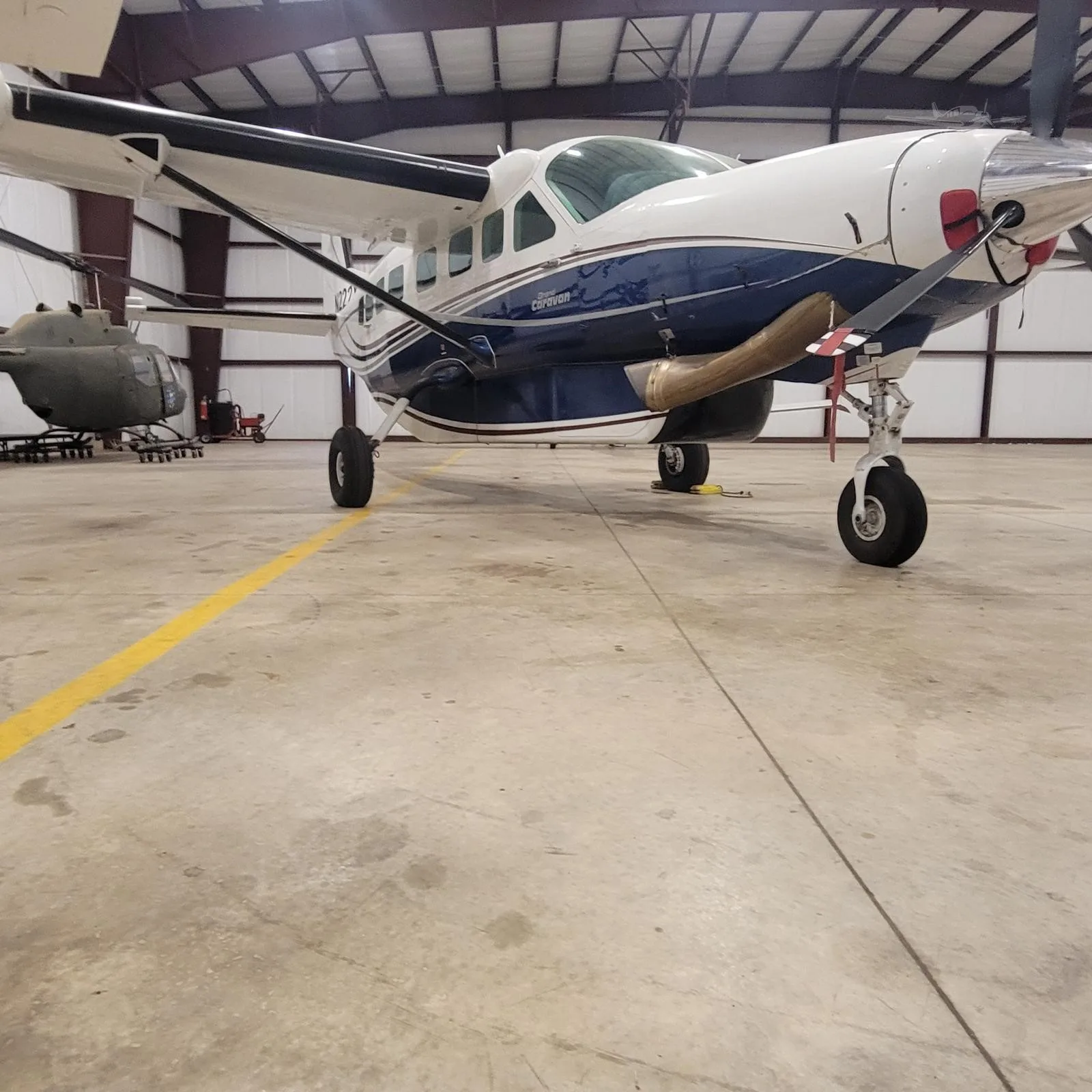 Exterior view of a 2002 CESSNA CARAVAN 208B GRAND, N222XW.