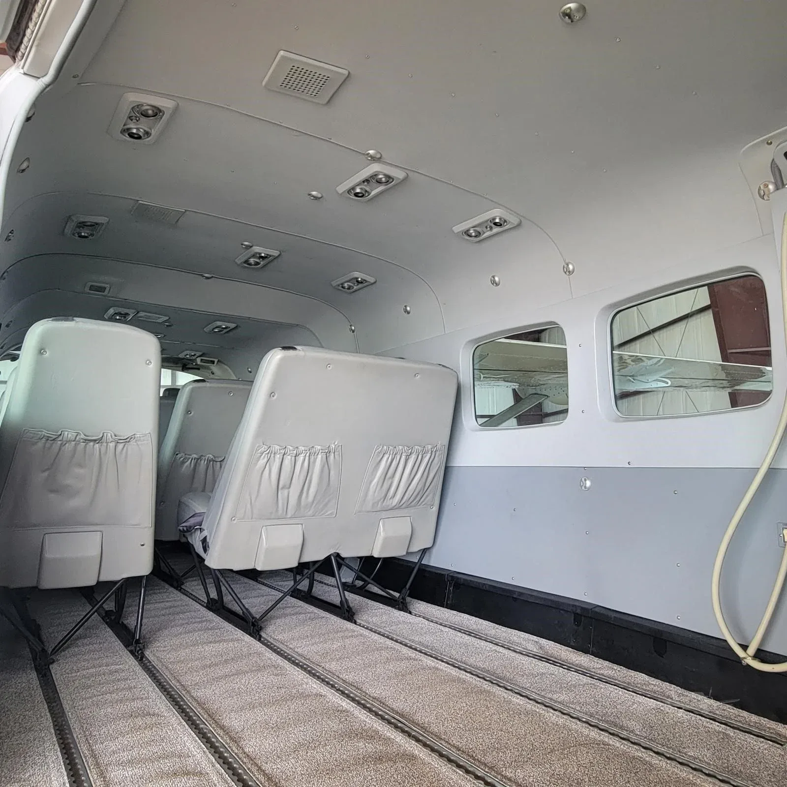 Cabin interior of a 2002 CESSNA CARAVAN 208B GRAND.