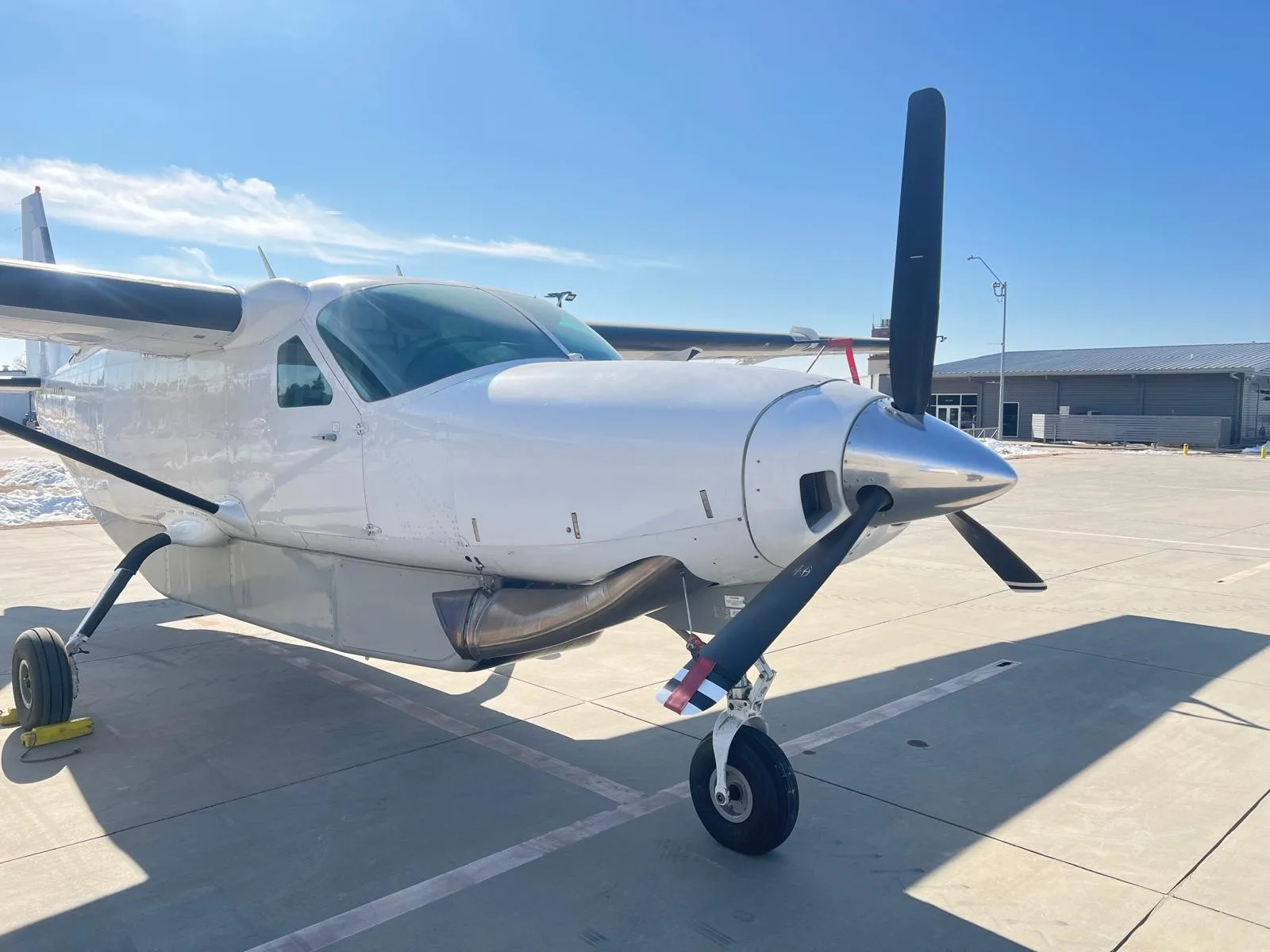Exterior view of a 1989 CESSNA 208B SUPER CARGOMASTER, N208BL.