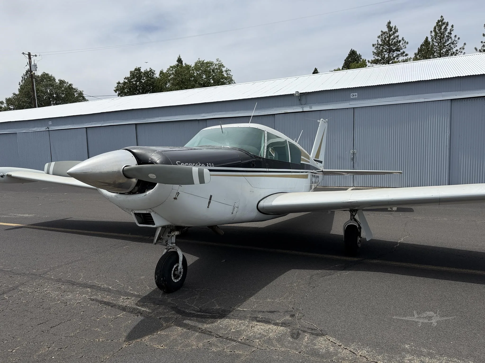 Exterior view of a 1959 PIPER COMANCHE 250, N5365P.