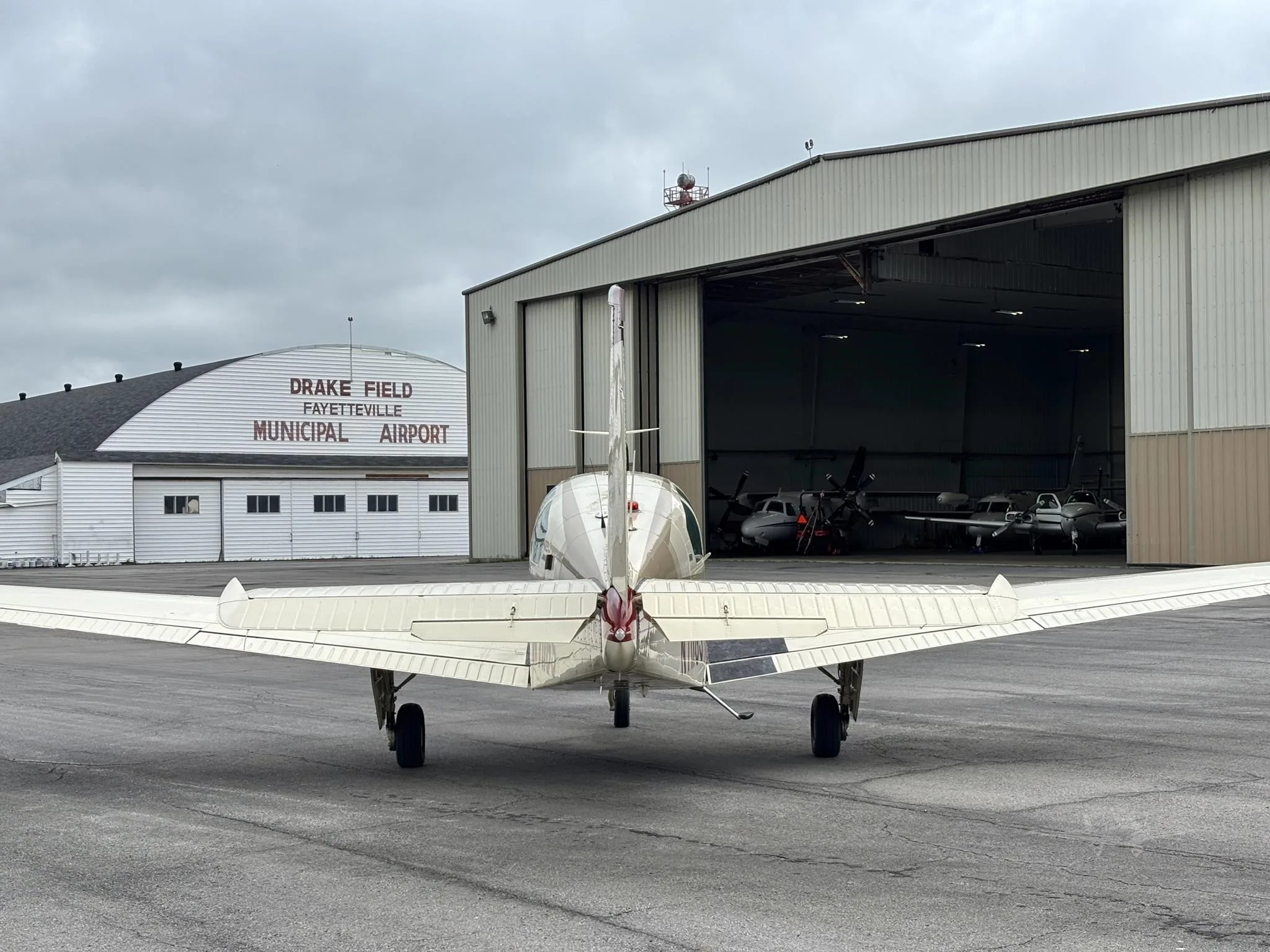Exterior view of a 1971 BEECHCRAFT F33A BONANZA, N711GS.
