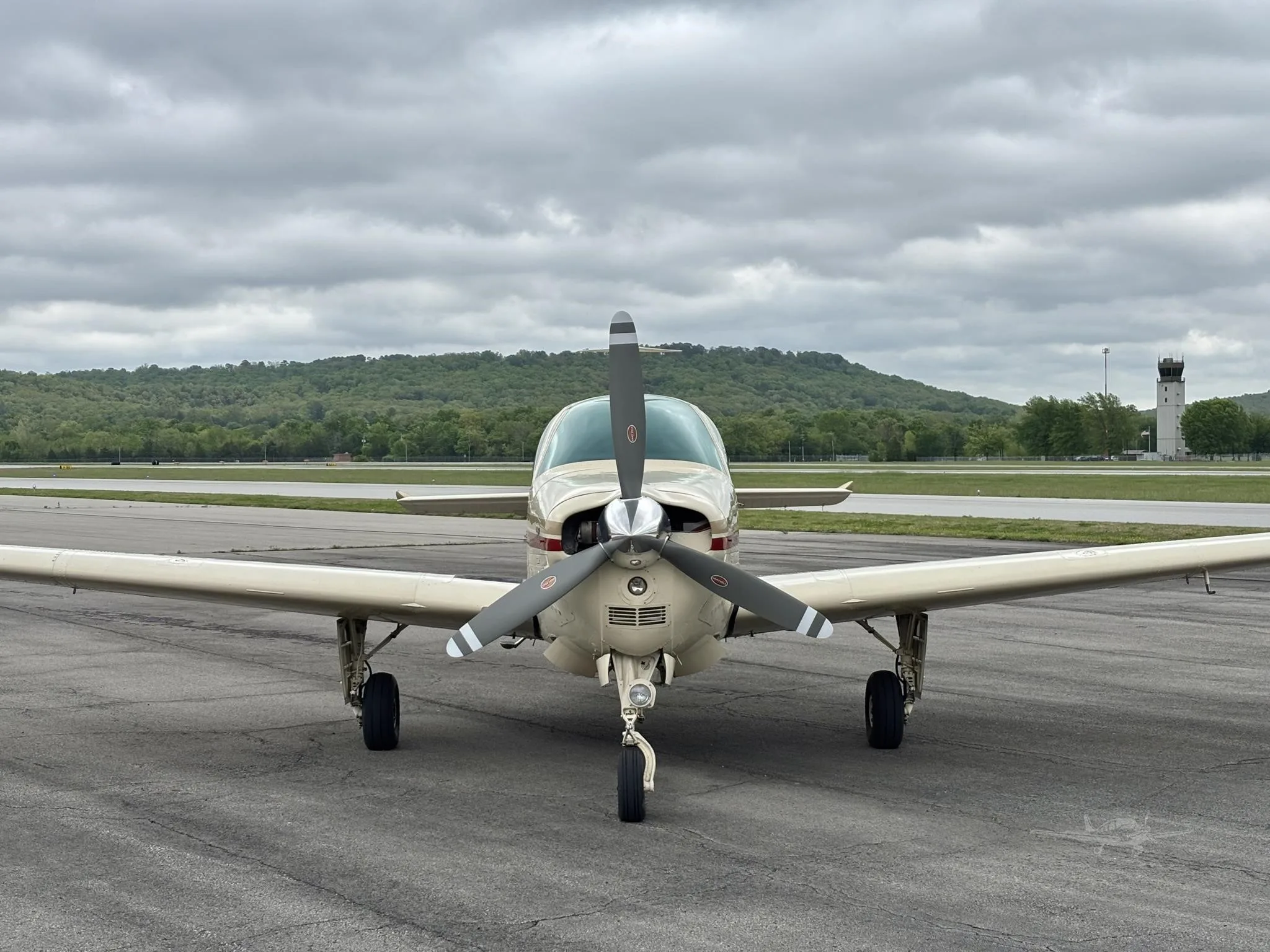 Exterior view of a 1971 BEECHCRAFT F33A BONANZA, N711GS.