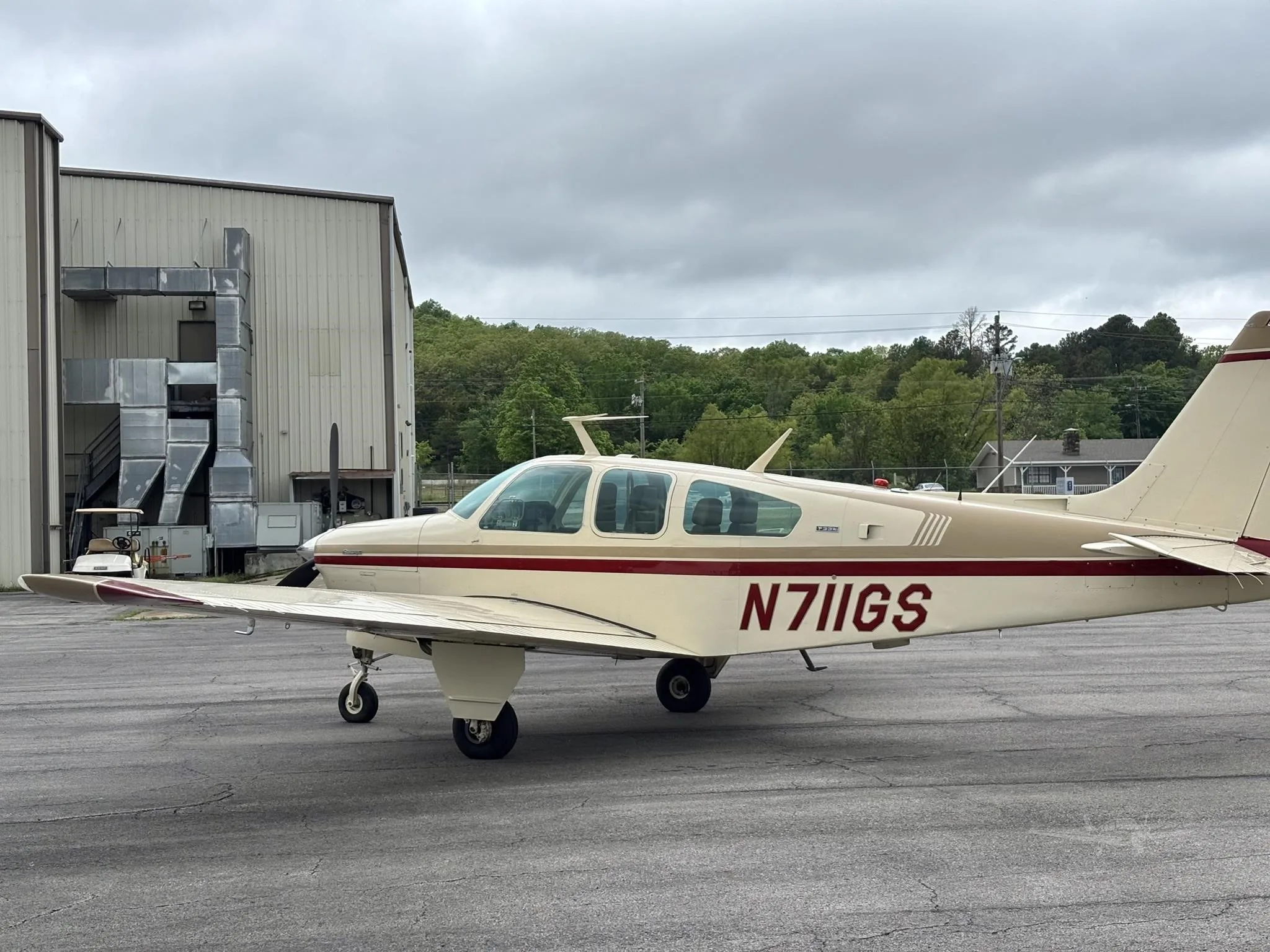 Exterior view of a 1971 BEECHCRAFT F33A BONANZA, N711GS.