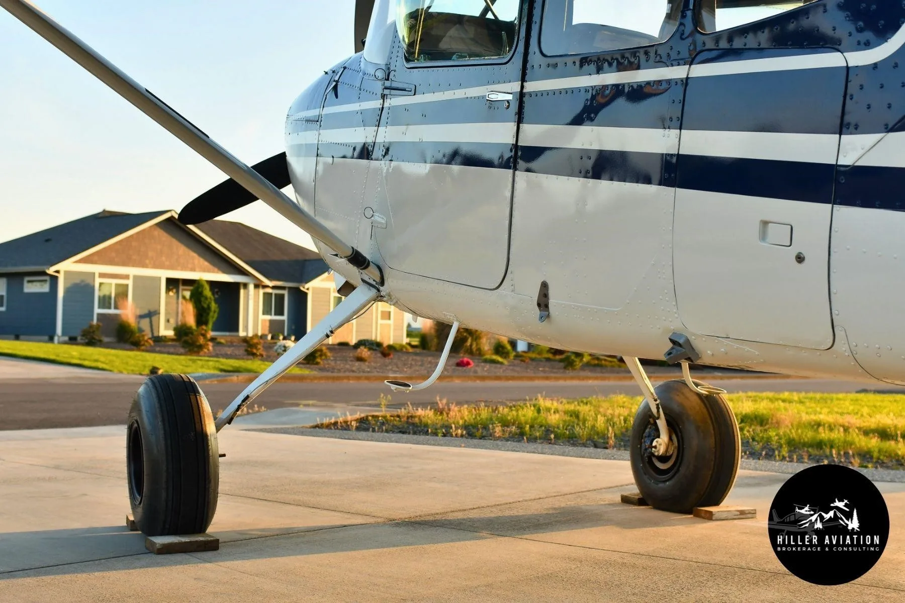Exterior view of a 1975 CESSNA A185F, N103AM.