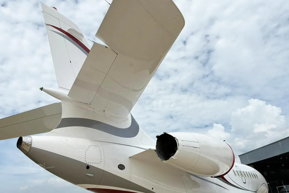 Marketing image of a 2004 DASSAULT FALCON 2000.