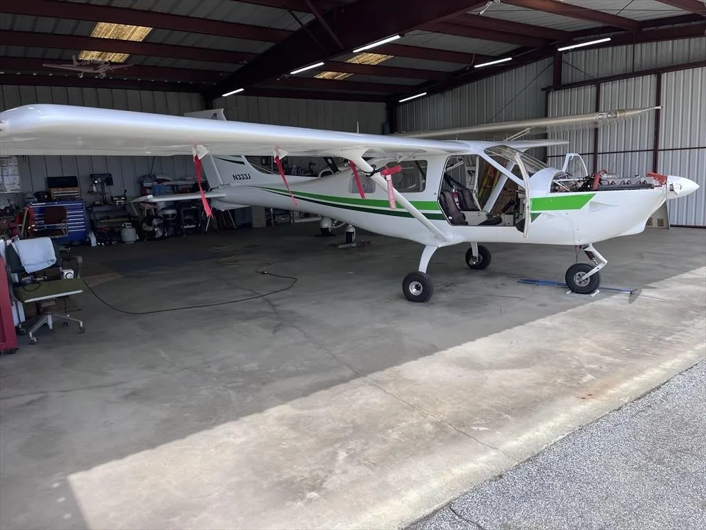 Exterior view of a 2007 JABIRU J250, N333J.