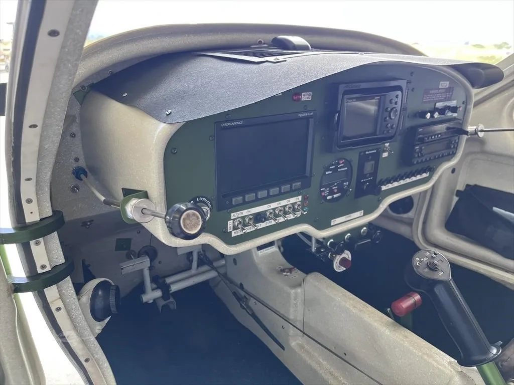 Avionics suite of a 2007 JABIRU J250.