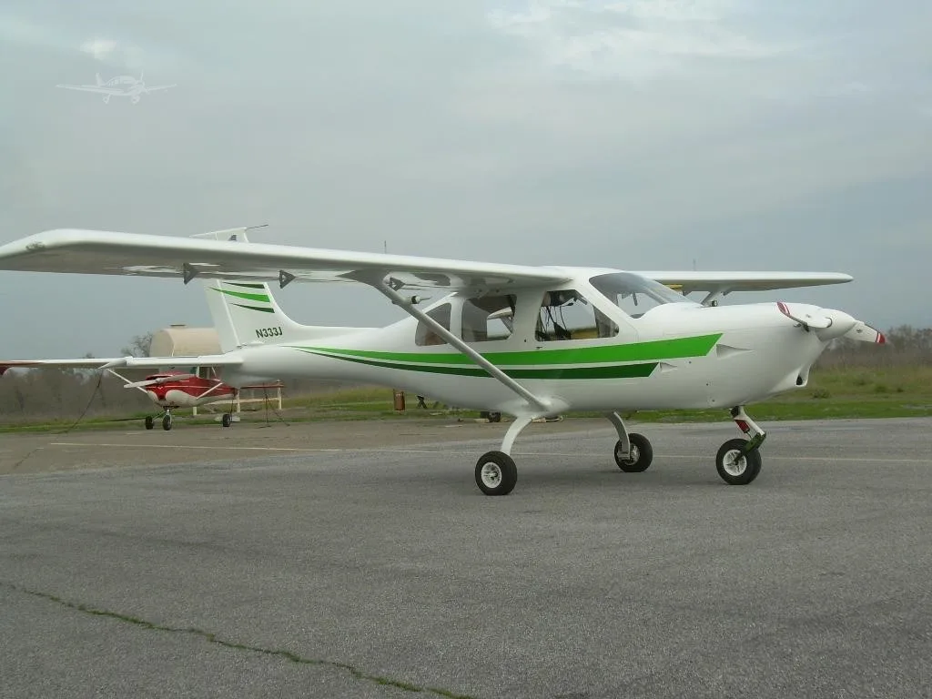 Exterior view of a 2007 JABIRU J250, N333J.
