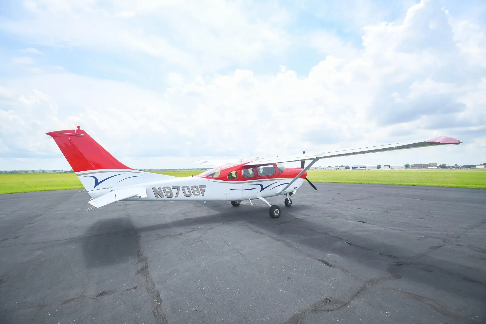 Exterior view of a 1998 CESSNA TURBO 206H STATIONAIR, N9708F.