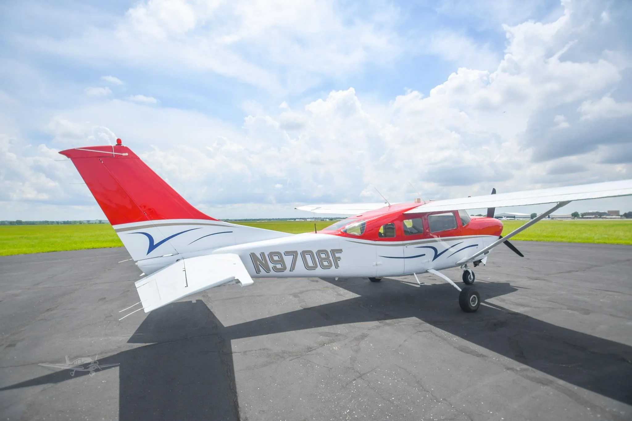 Exterior view of a 1998 CESSNA TURBO 206H STATIONAIR, N9708F.