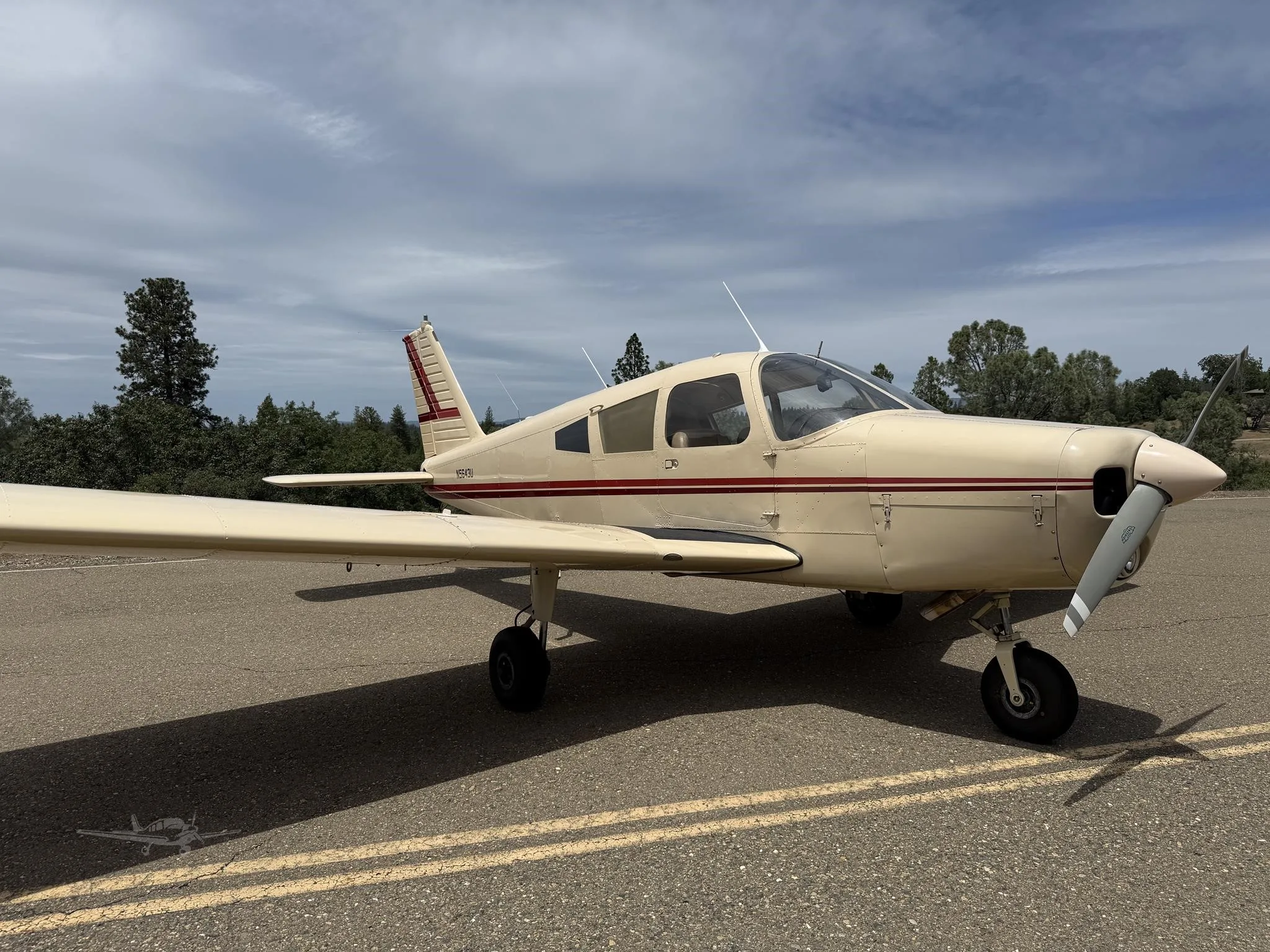 Exterior view of a 1969 PIPER CHEROKEE 140, N5643U.