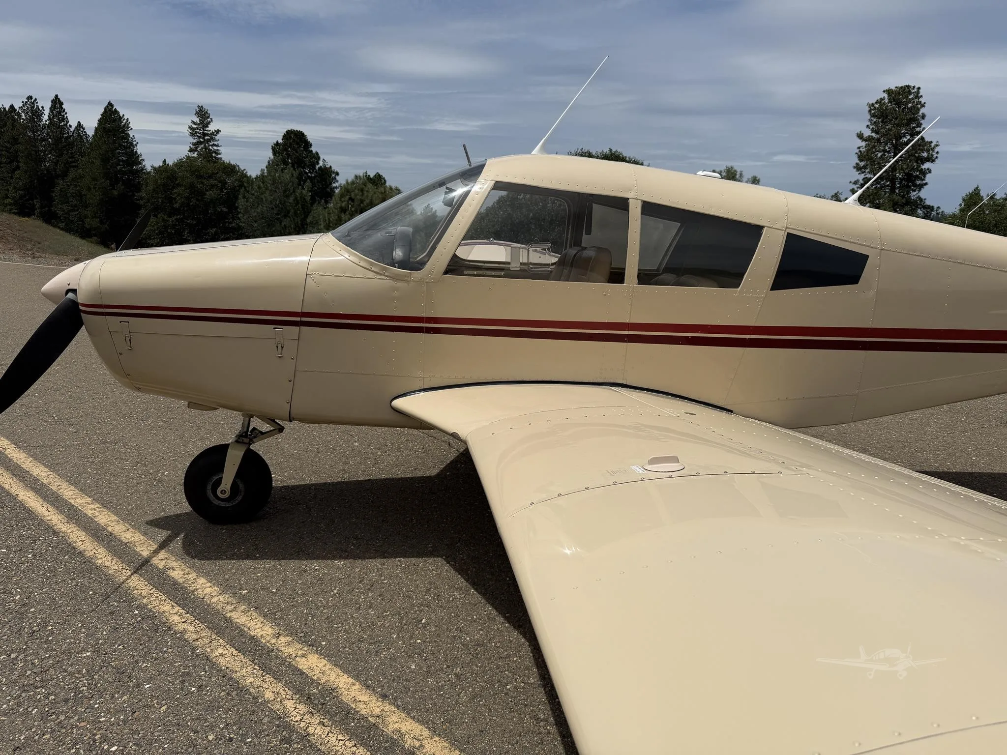Exterior view of a 1969 PIPER CHEROKEE 140, N5643U.