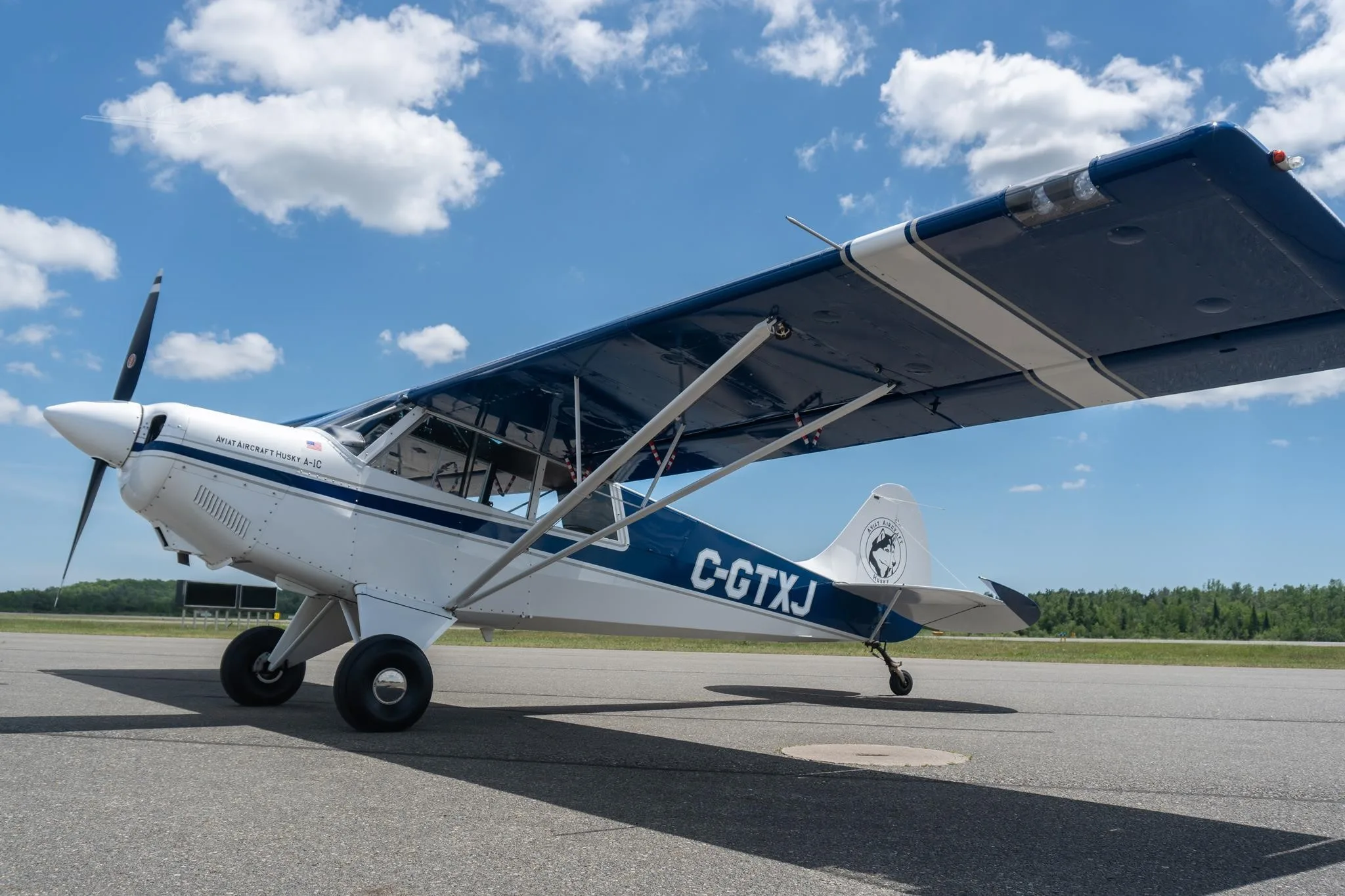 Exterior view of a 2010 AVIAT HUSKY A-1C-180, C-GTXJ.
