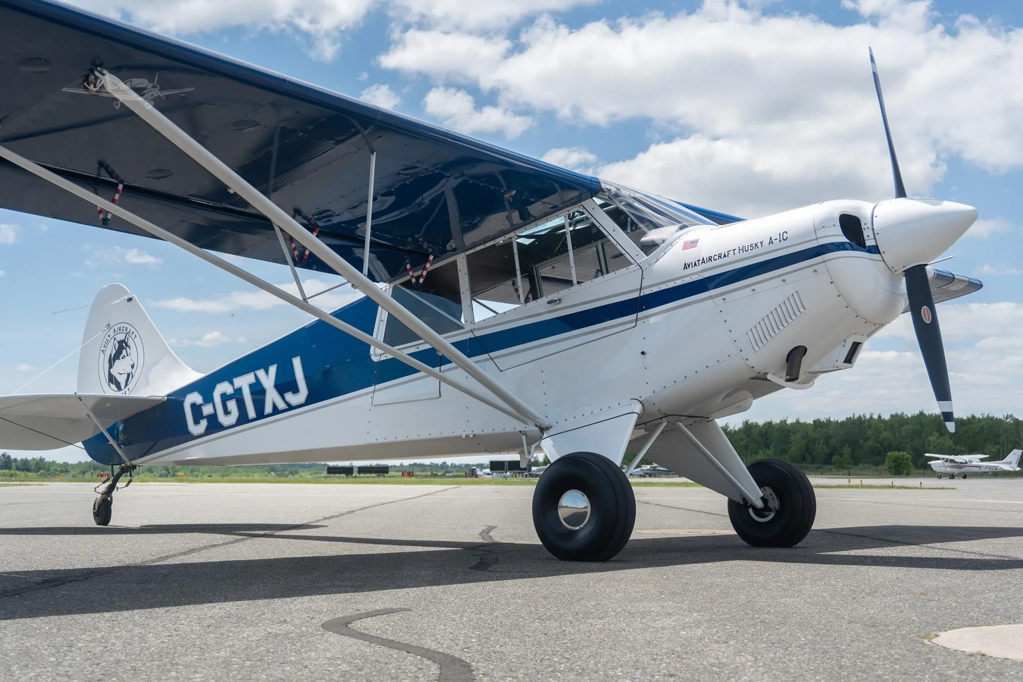 Exterior view of a 2010 AVIAT HUSKY A-1C-180, C-GTXJ.