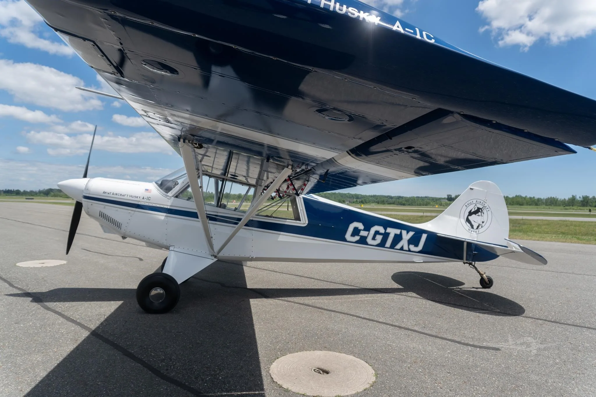 Exterior view of a 2010 AVIAT HUSKY A-1C-180, C-GTXJ.