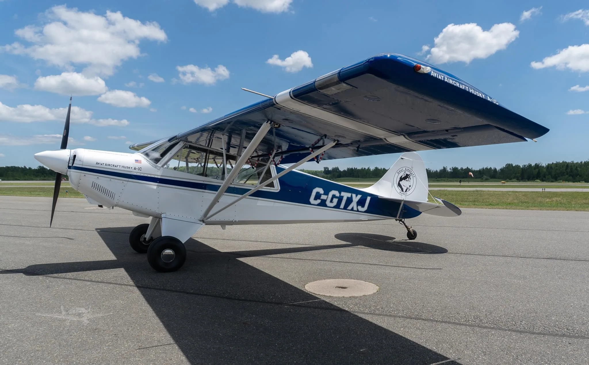 Exterior view of a 2010 AVIAT HUSKY A-1C-180, C-GTXJ.