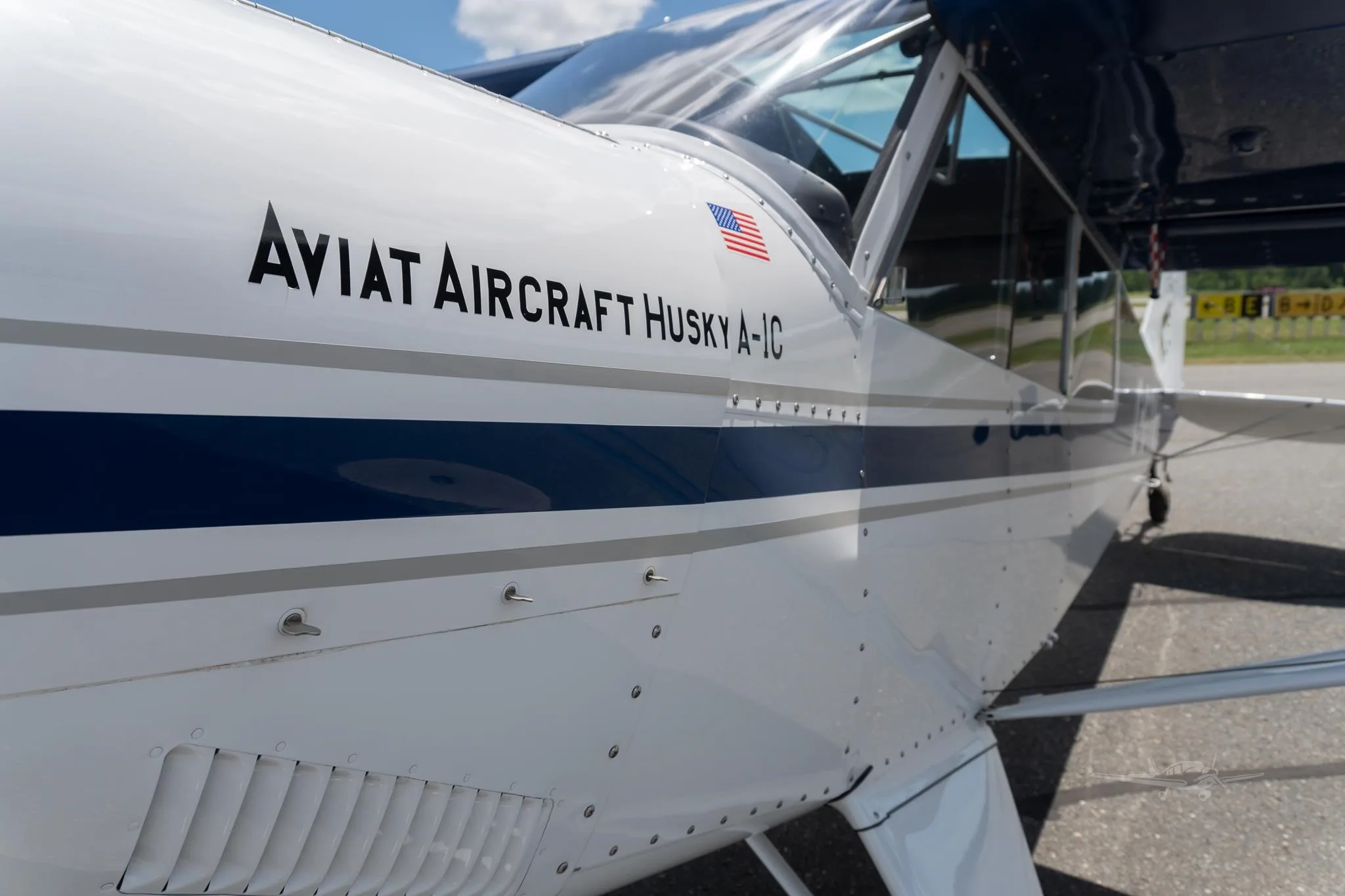 Exterior view of a 2010 AVIAT HUSKY A-1C-180, C-GTXJ.