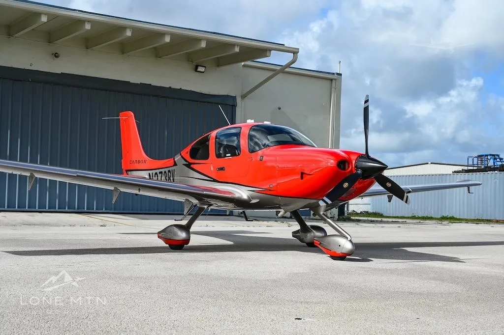 Exterior view of a 2021 CIRRUS SR22-G6, N273RV.