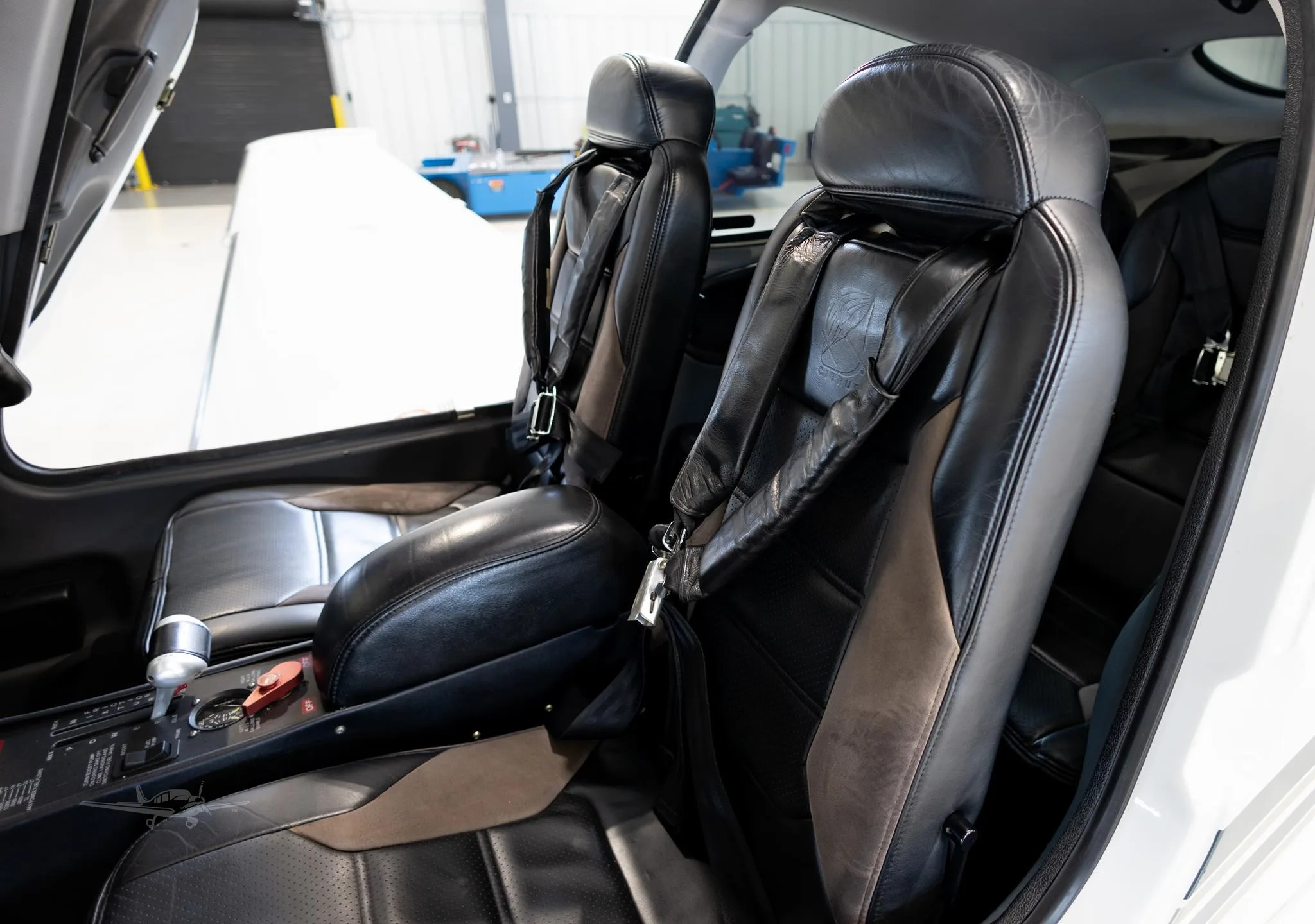 Cabin interior of a 2009 CIRRUS SR22-G3.