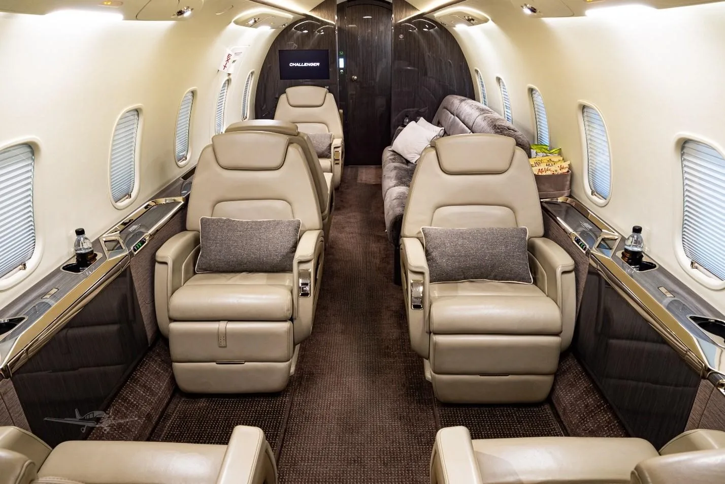 Cabin interior of a 2014 BOMBARDIER CHALLENGER 350.