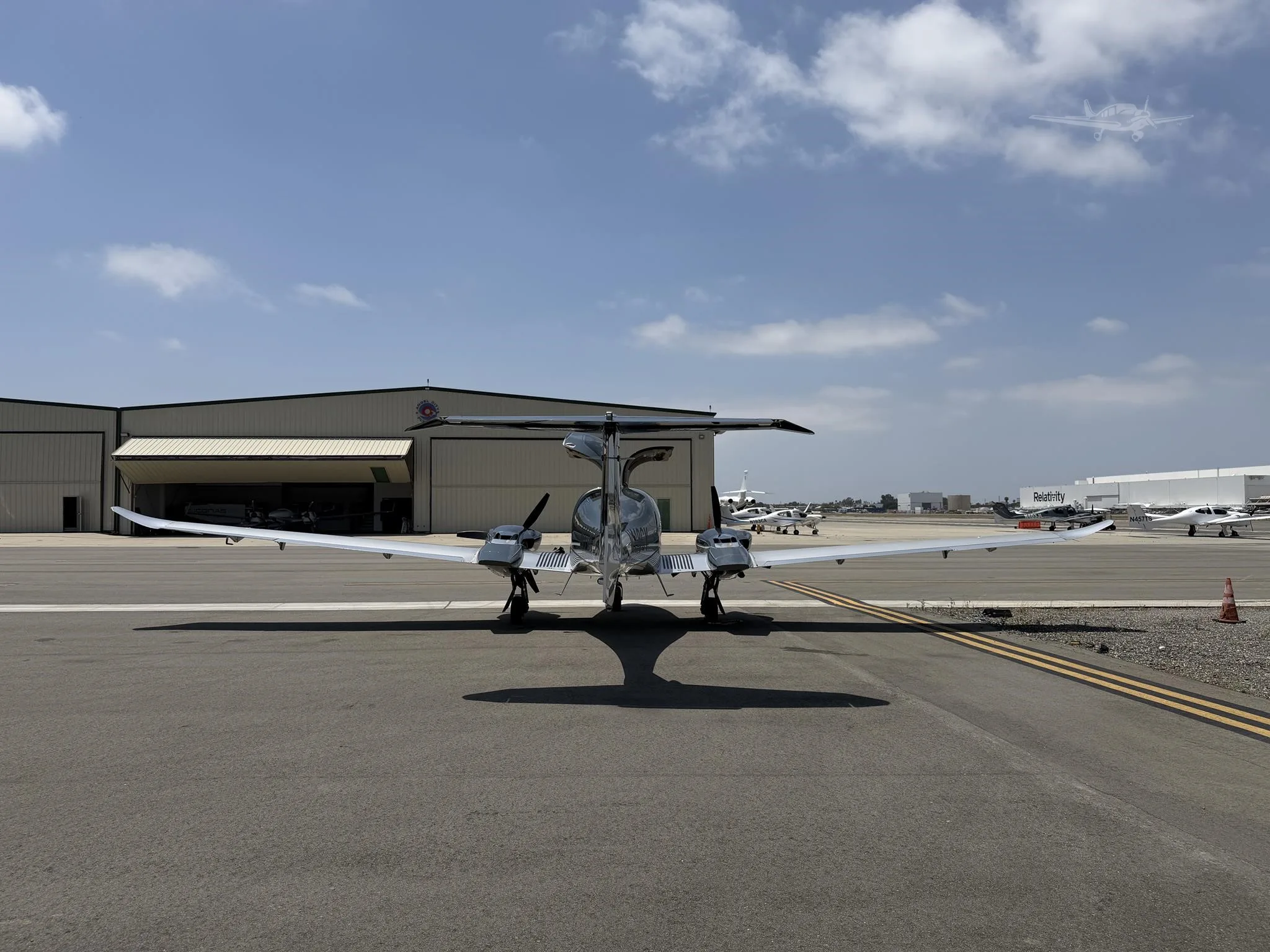 Exterior view of a 2016 DIAMOND DA62, N118CY.