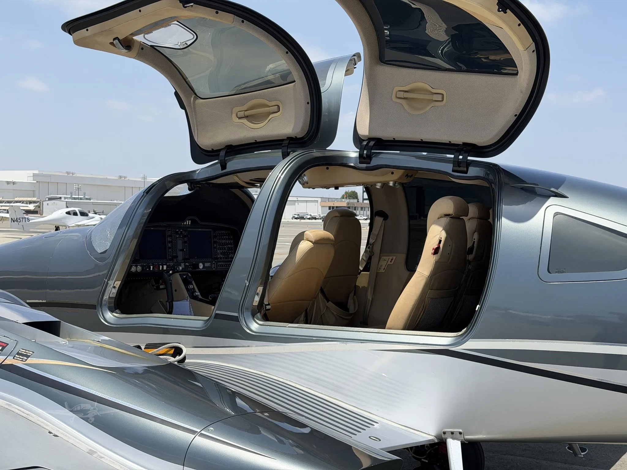 Cabin interior of a 2016 DIAMOND DA62.