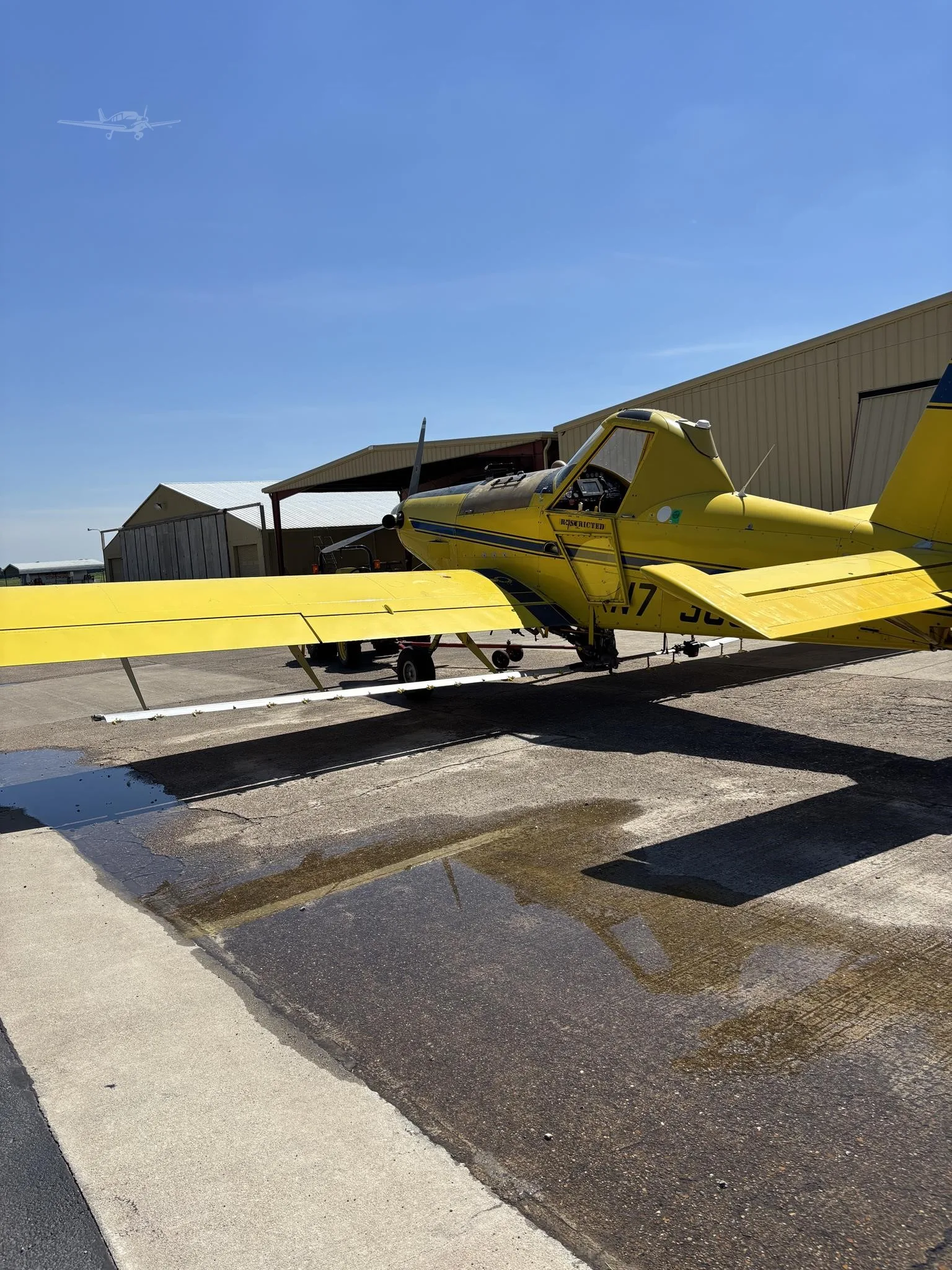 Exterior view of a 1985 AIR TRACTOR AT-400A, N73006.