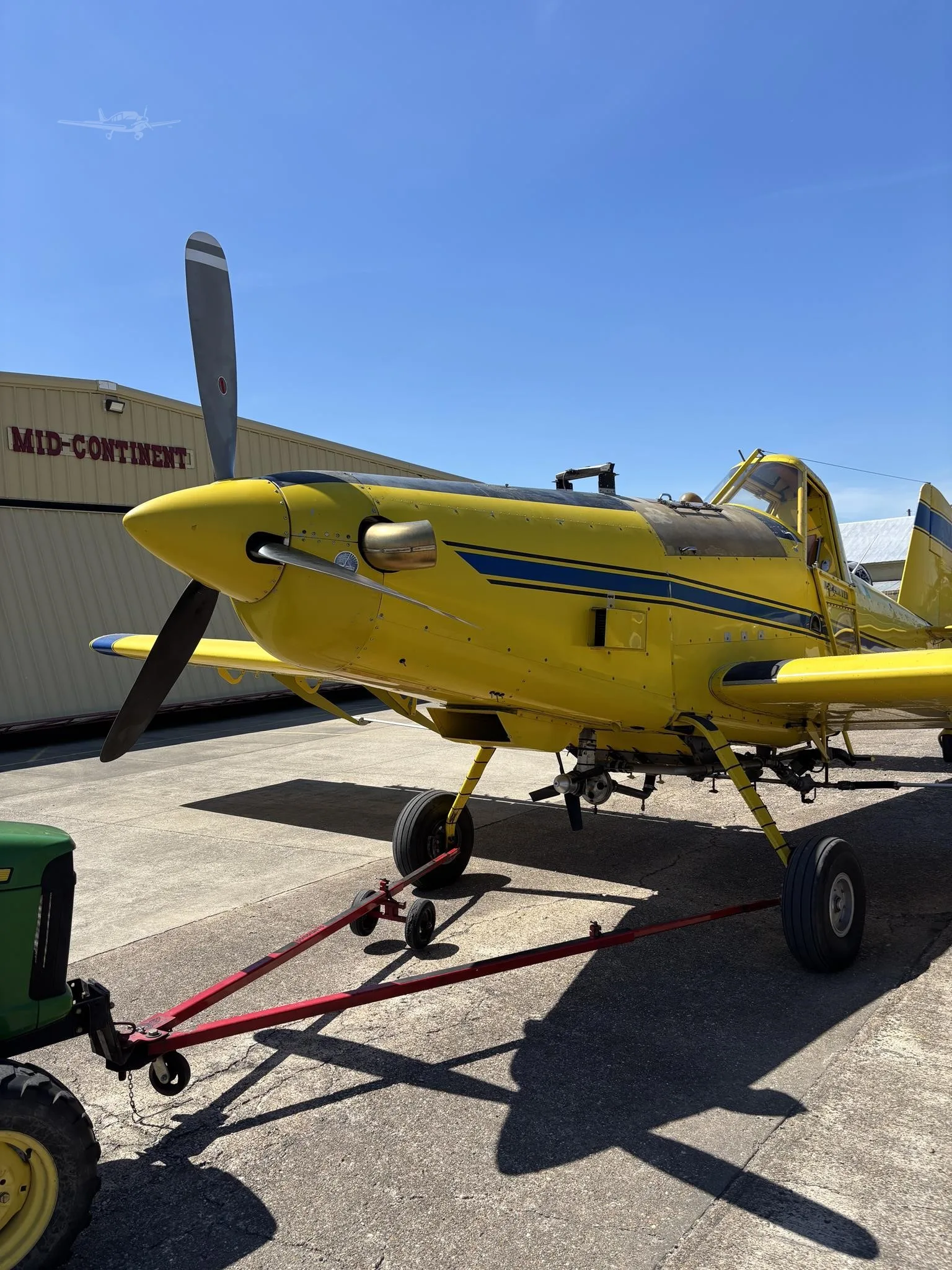 Exterior view of a 1985 AIR TRACTOR AT-400A, N73006.