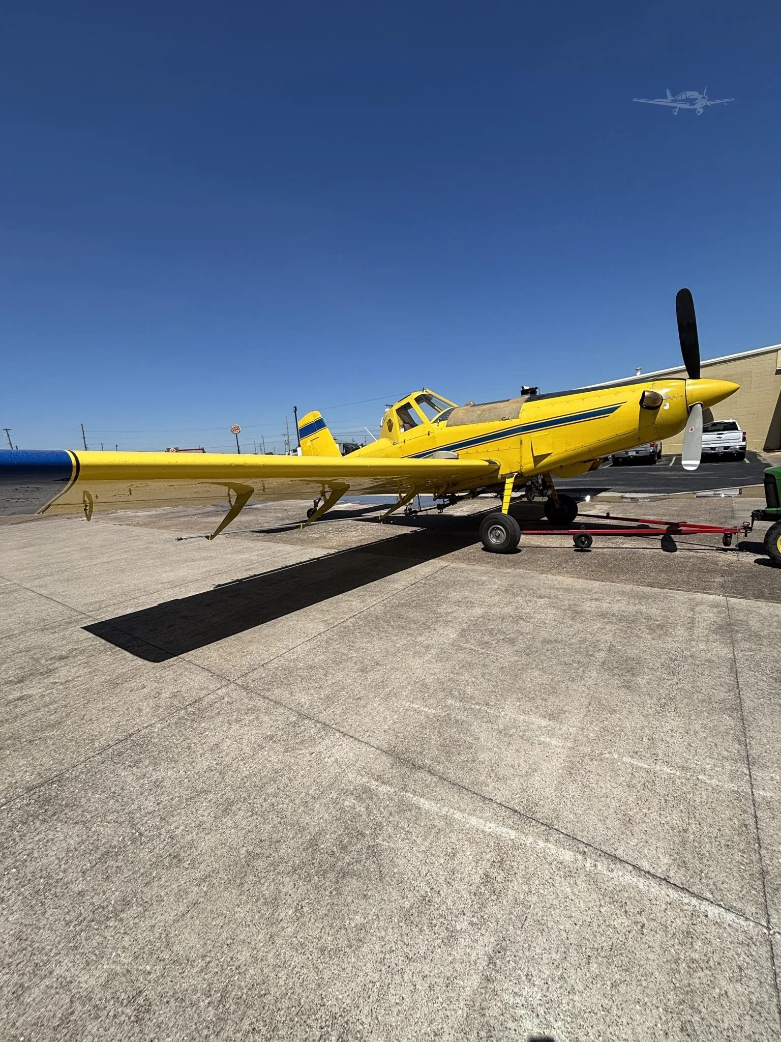 Exterior view of a 1985 AIR TRACTOR AT-400A, N73006.