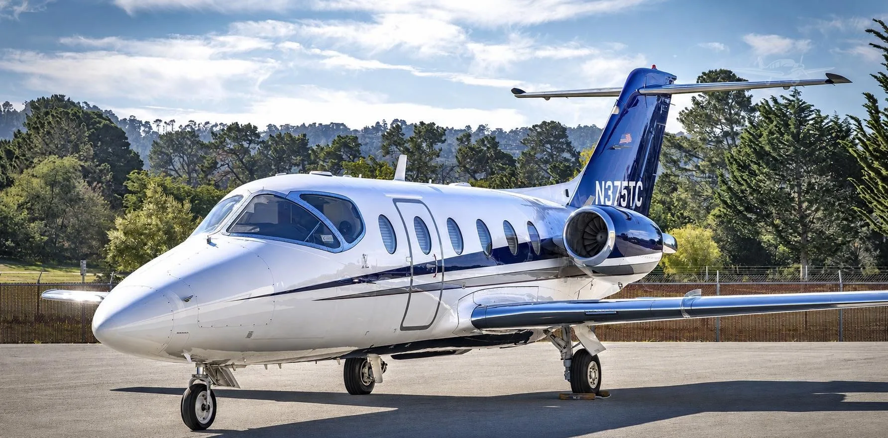 Exterior view of a 1999 BEECHCRAFT BEECHJET 400A, RK-220.