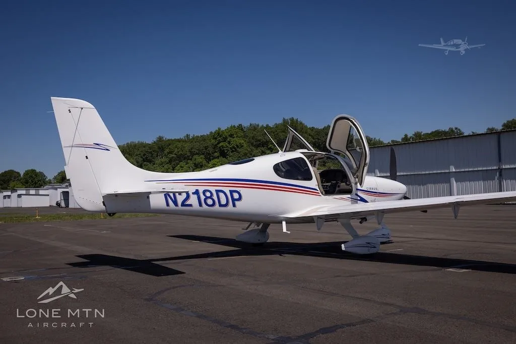 Exterior view of a 2006 CIRRUS SR22-G2, N218DP.